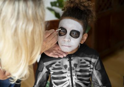 Maquillage pour enfant : consultez la liste des ingrédients et apprenez à les repérer !